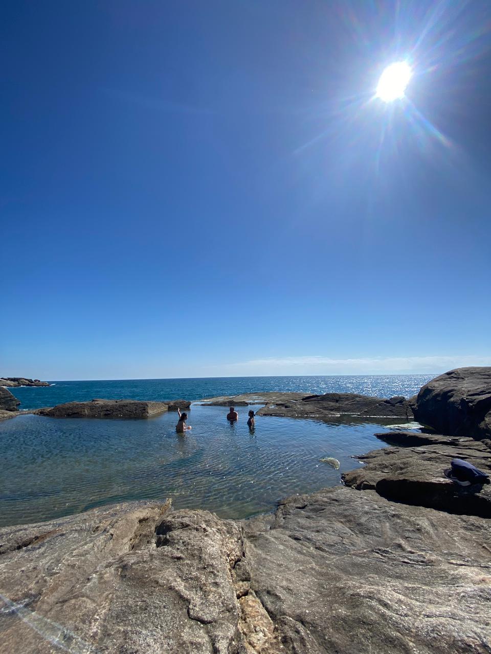 Piscina natural cristalina em Bombinhas
